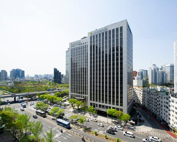 가입설계·AI OCR·ChatGPT까지…NH농협생명, 디지털 혁명 본격화