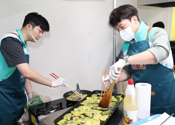 iM라이프가 만든 ‘복터지는 날’…장애인과 추석 음식 나누며 웃음꽃 피운 사